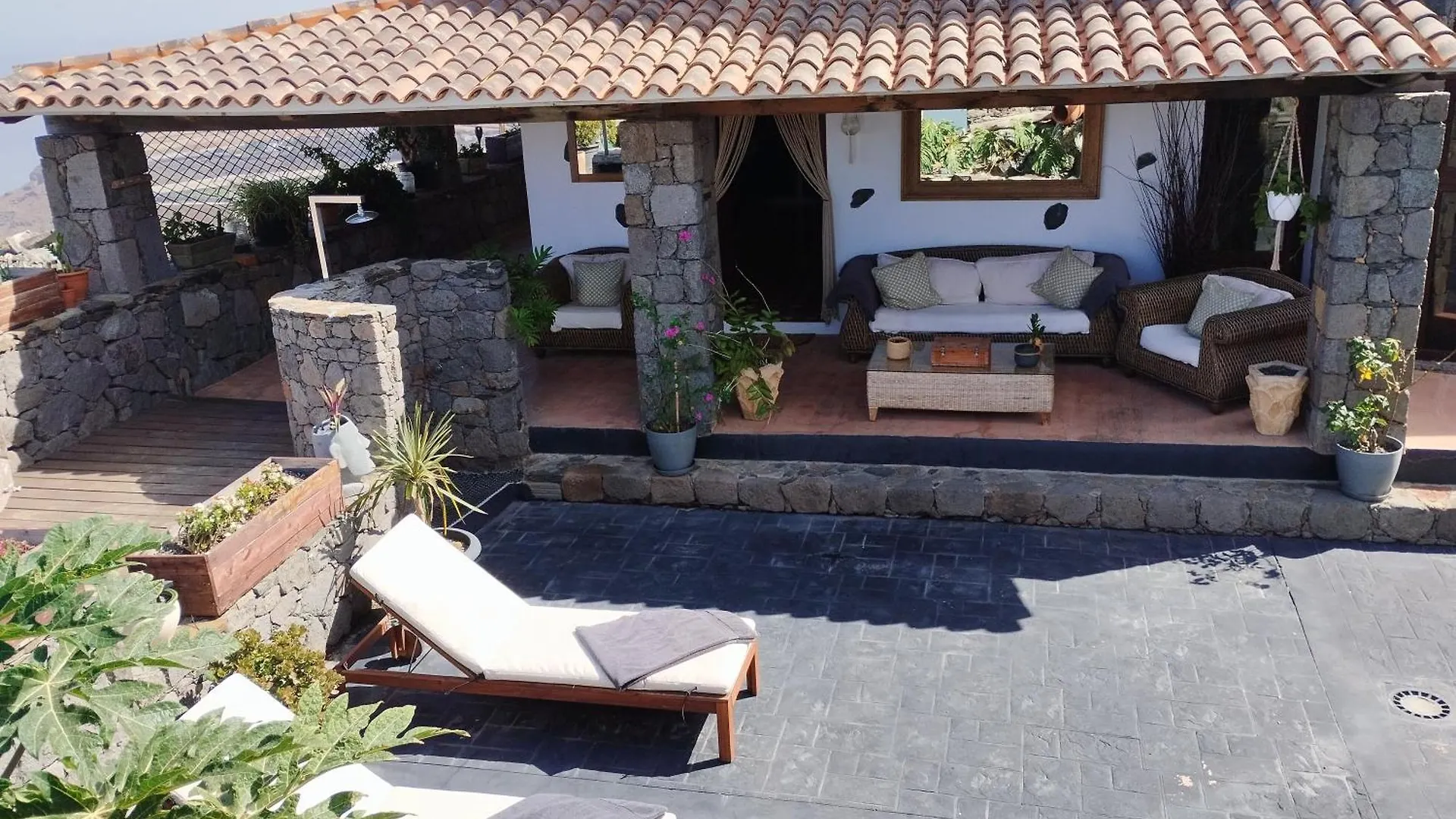Luxury Colonial Country Villa contacts