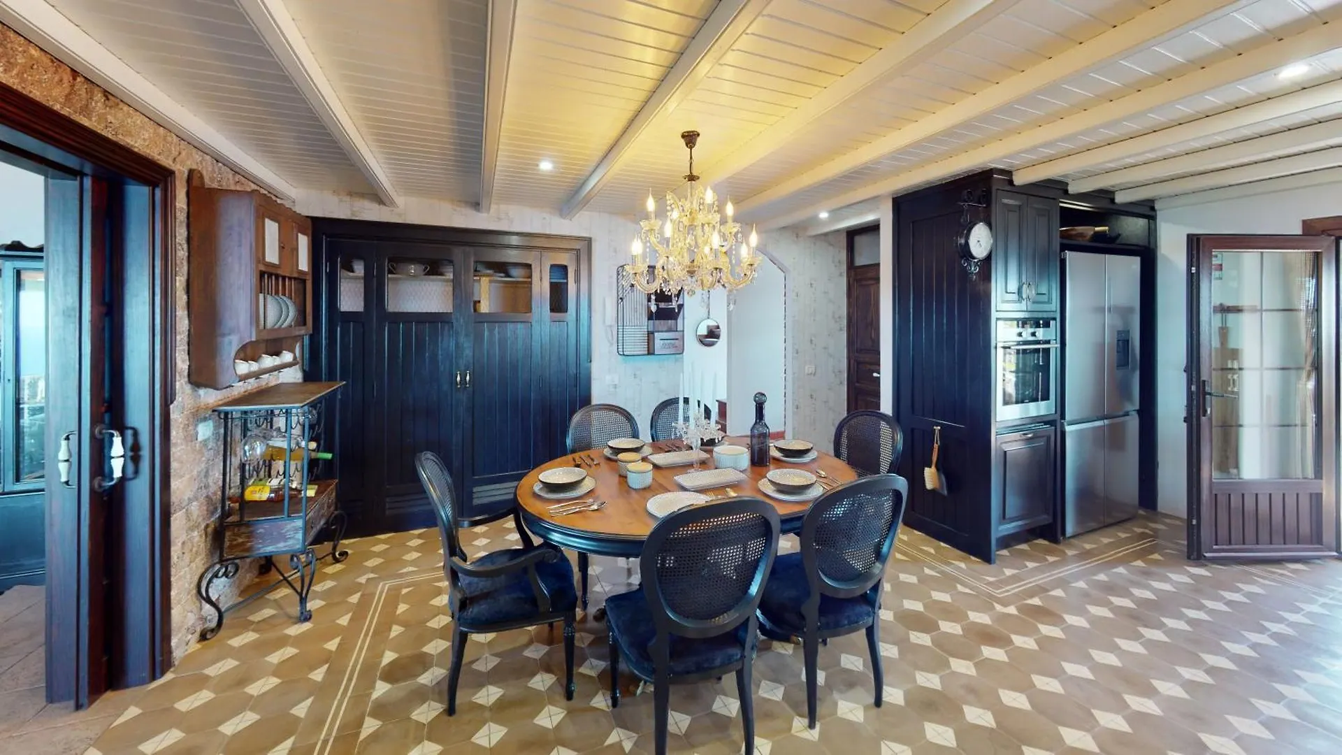 Luxury Colonial Country Villa Moya